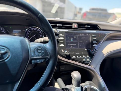Used 2020 Toyota Camry XLE w/ Preferred Accessory Package FWD image 8
