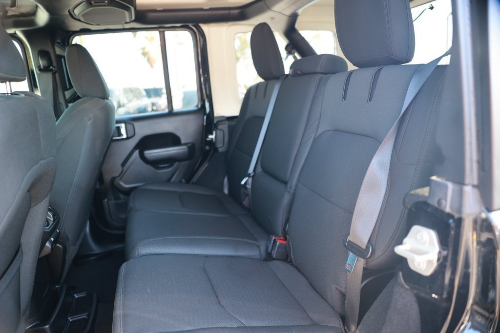 Used 2023 Jeep Wrangler Unlimited AWD/4WD image 33
