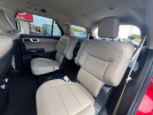 Used 2020 Ford Explorer XLT w/ Equipment Group 202A RWD image 31