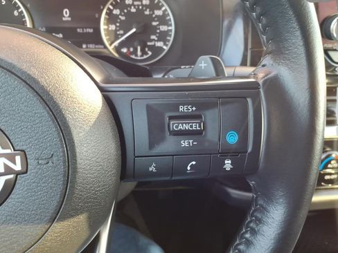 Used 2024 Nissan Pathfinder SV image 17