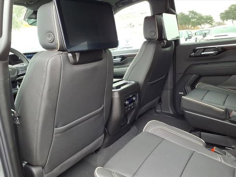 New 2026 Chevrolet Suburban Premier image 12