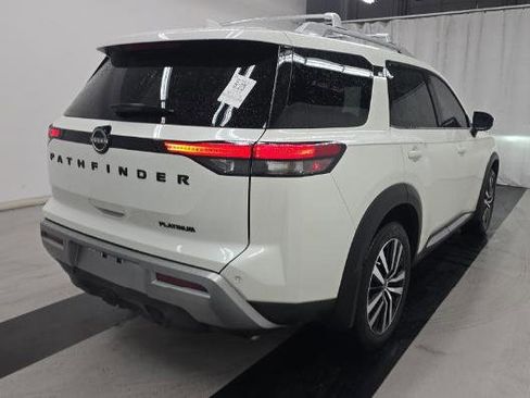 Used 2024 Nissan Pathfinder Platinum image 3