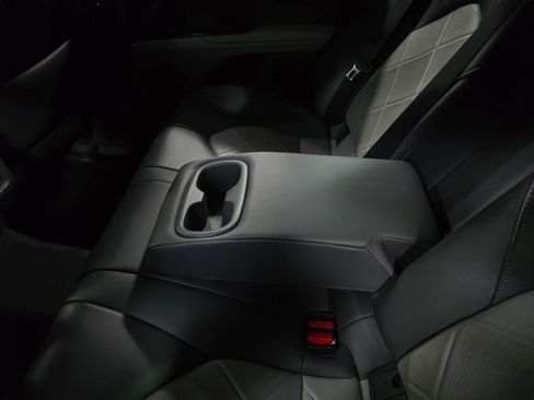 Used 2019 Toyota Camry XLE image 17