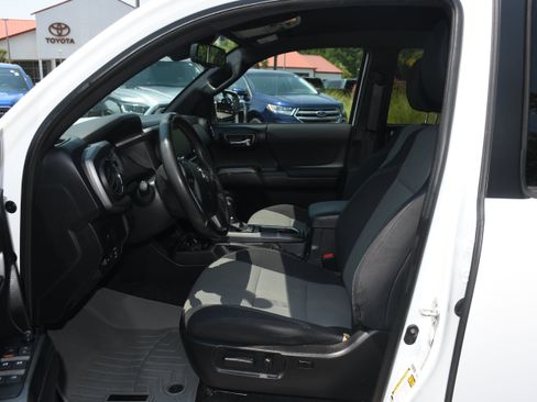Certified 2021 Toyota Tacoma TRD Sport w/ Technology Package RWD image 7