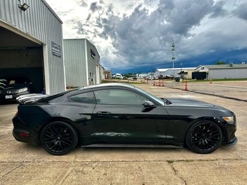 Used 2017 Ford Mustang GT w/ GT Performance Package RWD image 7