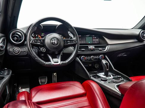 Used 2023 Alfa Romeo Giulia Veloce RWD image 16