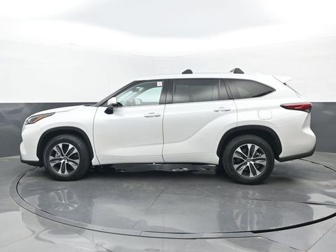 Used 2022 Toyota Highlander XLE image 25