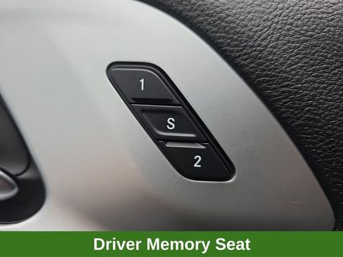Used 2023 Chrysler Pacifica Touring-L w/ S Appearance Package FWD image 17