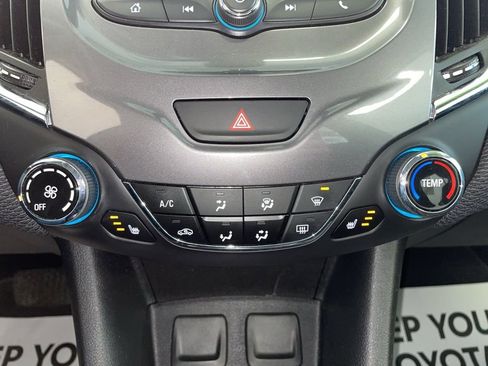 Used 2017 Chevrolet Cruze LT image 20