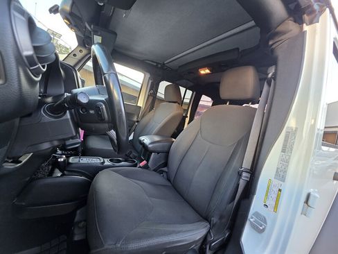 Used 2018 Jeep Wrangler Unlimited Sport S AWD/4WD image 14
