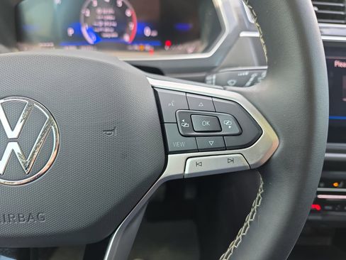 Used 2024 Volkswagen Tiguan SE w/ Panoramic Sunroof Package FWD image 19