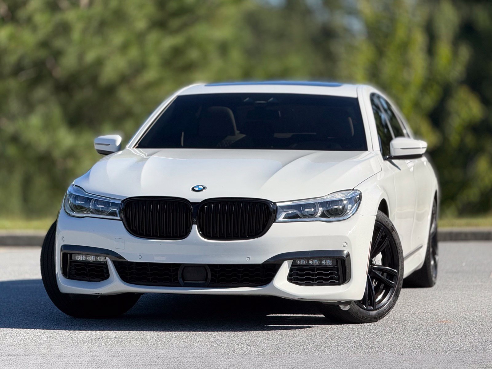 Used 2018 BMW 750i RWD image 2