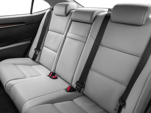 Used 2016 Lexus ES 300h w/ Luxury Package w/Wood Trim image 14