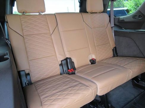Certified 2024 Cadillac Escalade Sport w/ LPO, ONYX Package AWD/4WD image 39