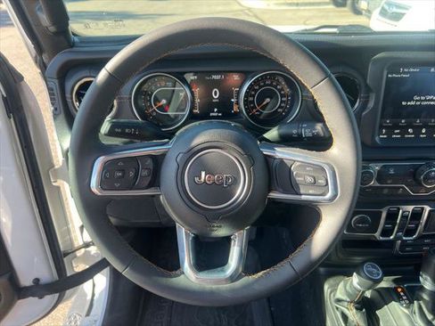 Certified 2023 Jeep Gladiator Overland AWD/4WD image 10