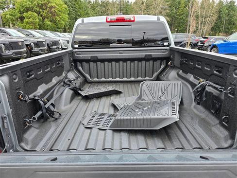 Used 2025 Chevrolet Colorado Z71 w/ Technology Package image 17