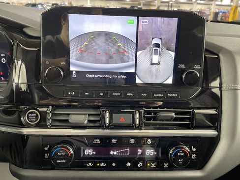 Used 2023 Nissan Pathfinder Platinum image 26