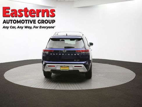 Used 2024 Nissan Pathfinder SL AWD/4WD image 38