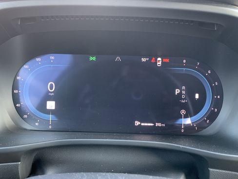 Used 2025 Volvo XC40 B5 Core image 21