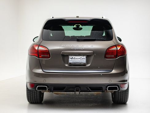 Used 2014 Porsche Cayenne S image 11