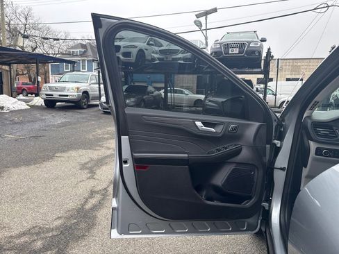 Used 2023 Ford Escape Platinum image 10