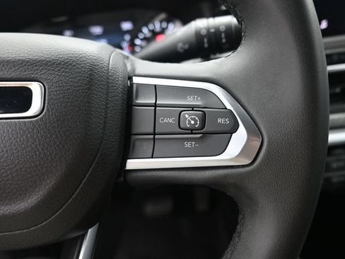 Used 2024 Jeep Compass Latitude AWD/4WD image 16