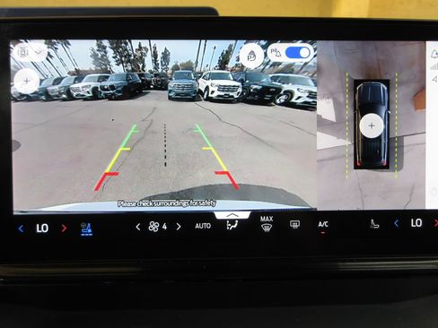 Used 2025 Ford Expedition Platinum w/ Driver's Package AWD/4WD image 17