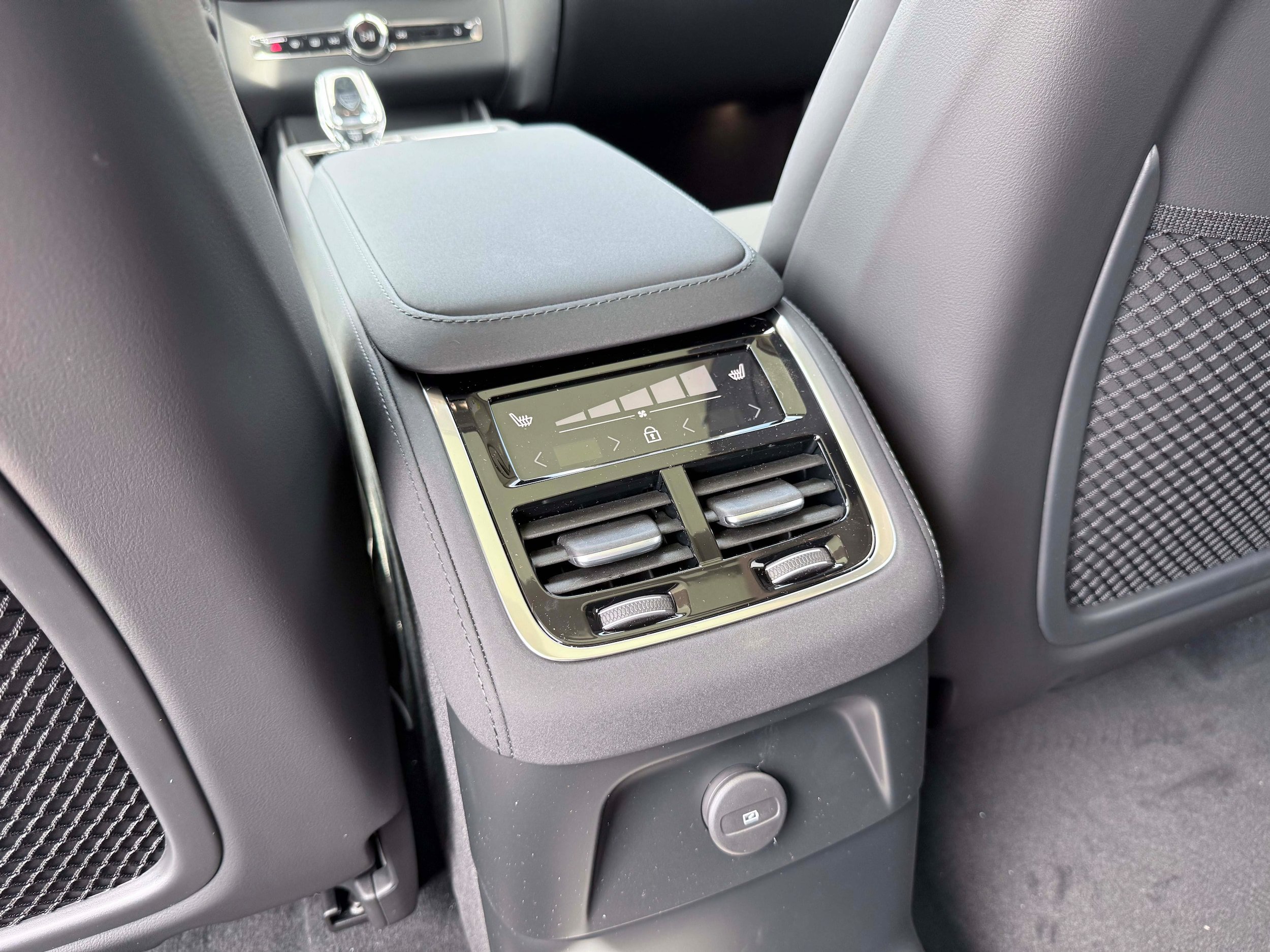 New 2026 Volvo XC90 T8 Plus AWD/4WD image 17