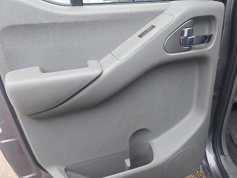 Used 2021 Nissan Frontier SV image 19