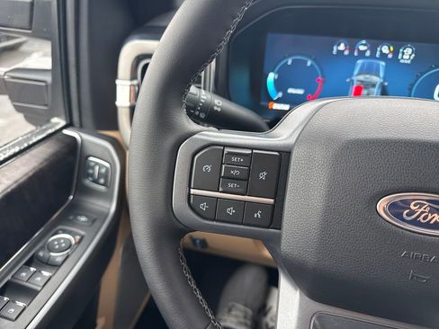 Used 2025 Ford F250 Lariat w/ Chrome Package image 37