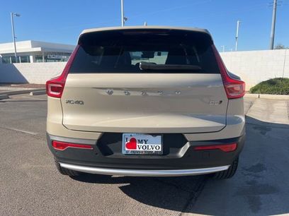 New 2025 Volvo XC40 B5 Ultra w/ Climate Package