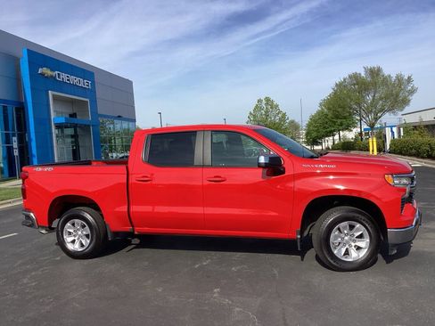 Used 2025 Chevrolet Silverado 1500 LT AWD/4WD image 5