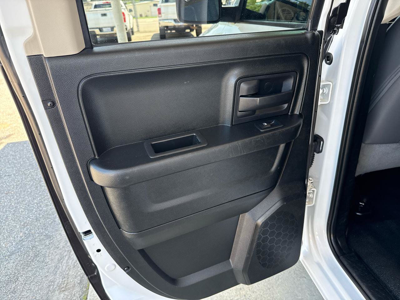 Used 2018 RAM 1500 Tradesman w/ Chrome Appearance Group AWD/4WD image 28
