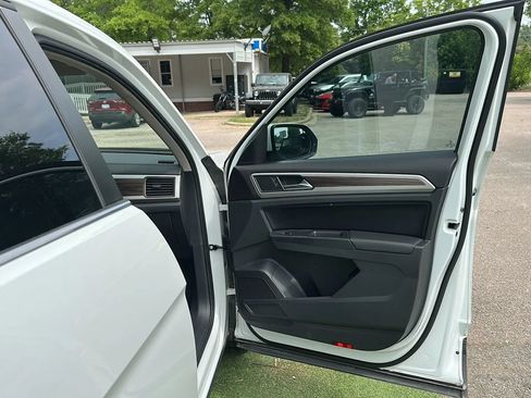 Used 2021 Volkswagen Atlas SE FWD image 26