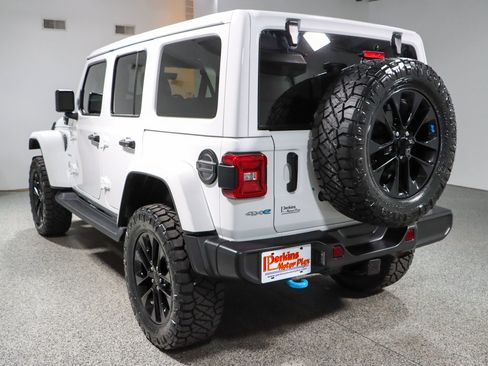 Used 2023 Jeep Wrangler Unlimited Sahara w/ Cold Weather Group AWD/4WD image 10