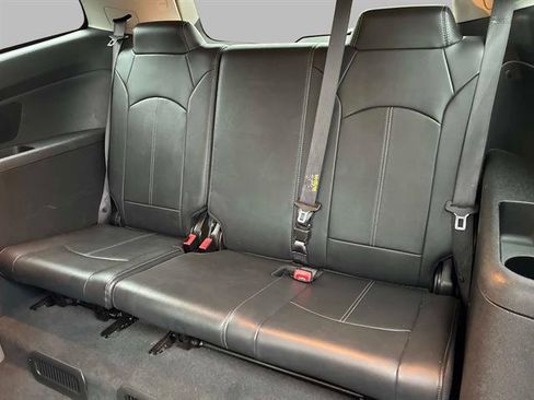 Used 2017 Chevrolet Traverse LT image 15