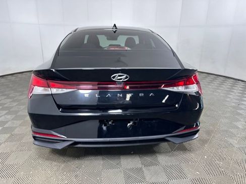 Used 2021 Hyundai Elantra SE image 4