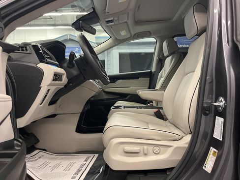 Used 2025 Honda Odyssey Touring image 10