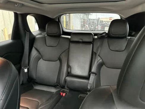 Used 2022 Jeep Cherokee Limited AWD/4WD image 7