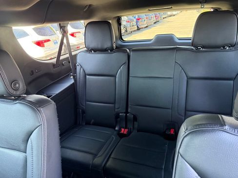 Used 2022 GMC Yukon XL Denali AWD/4WD image 16