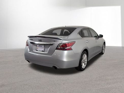 Used 2015 Nissan Altima 2.5 SV w/ Convenience Package image 35
