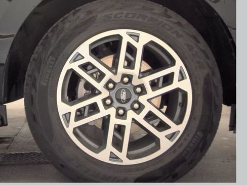 Used 2025 Ford Expedition Active AWD/4WD image 21