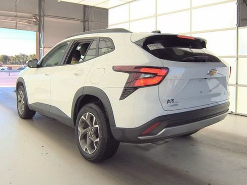 Used 2024 Chevrolet Trax LT w/ Driver Confidence Package FWD image 7