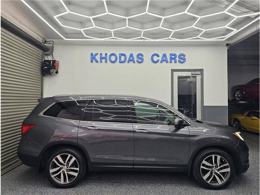 Used 2017 Honda Pilot Touring image 5