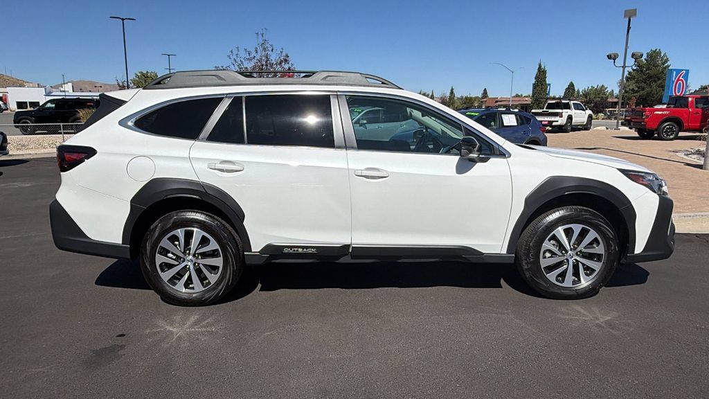 Used 2024 Subaru Outback Premium AWD/4WD image 2