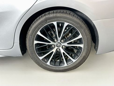 Used 2019 Toyota Camry SE w/ Audio Package FWD image 11