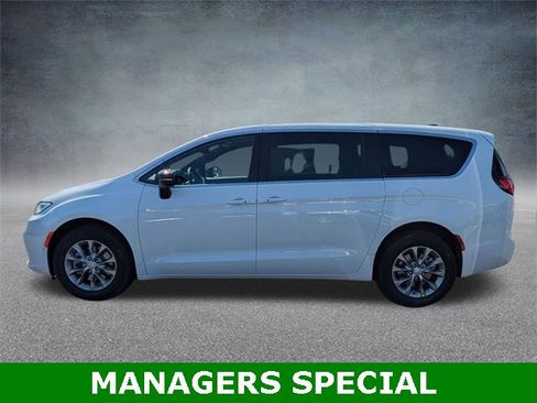 New 2026 Chrysler Pacifica Select image 7