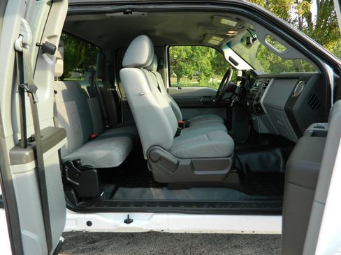 Used 2011 Ford F250 XLT w/ Advanced Security Group AWD/4WD image 11