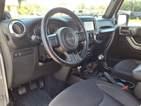 Used 2013 Jeep Wrangler Rubicon w/ PWR Convenience Group AWD/4WD image 10