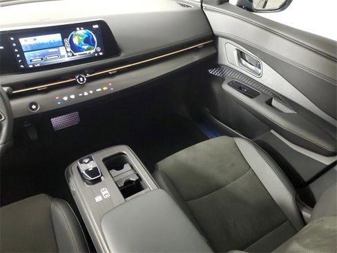 Used 2024 Nissan Ariya AWD image 17